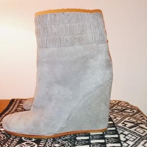 Dolce Vita short grey suede booties size 9